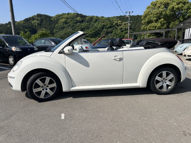 ニュービートルカブリオレ　ホワイト　ブラウン幌張り替え済み