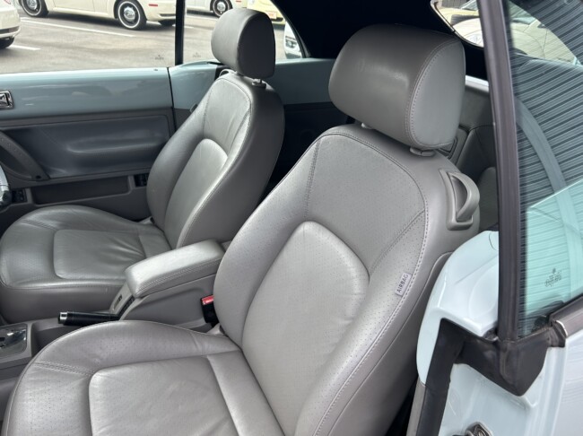 ニュービートルカブリオレ　アクエリアスブルー