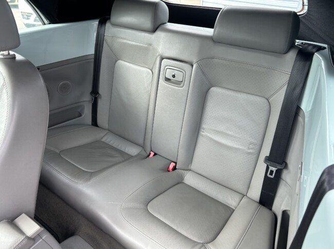 ニュービートルカブリオレ　アクエリアスブルー