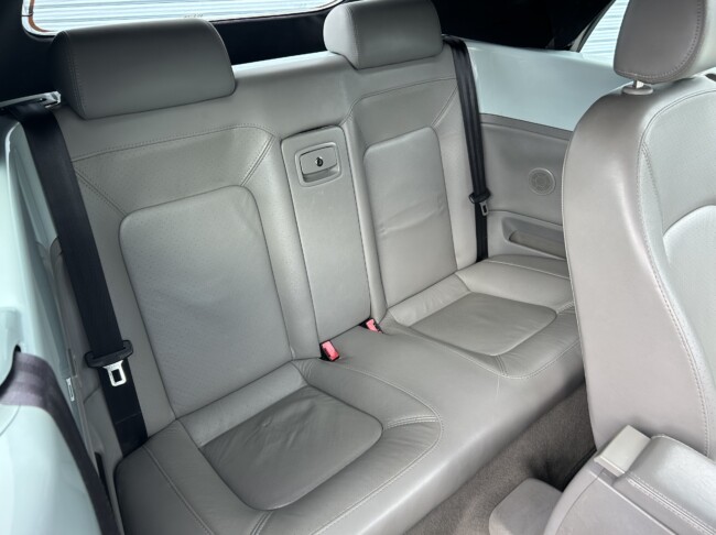 ニュービートルカブリオレ　アクエリアスブルー