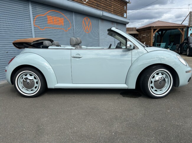 ニュービートルカブリオレ　アクエリアスブルー