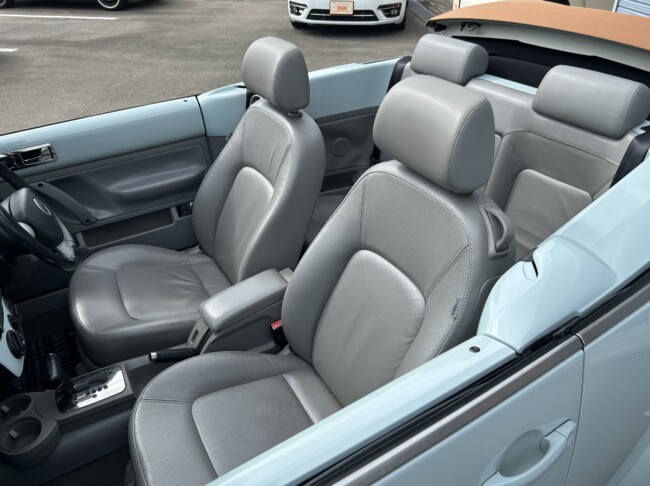 ニュービートルカブリオレ　アクエリアスブルー