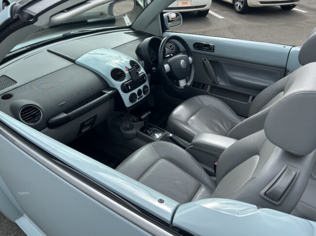 ニュービートルカブリオレ　アクエリアスブルー