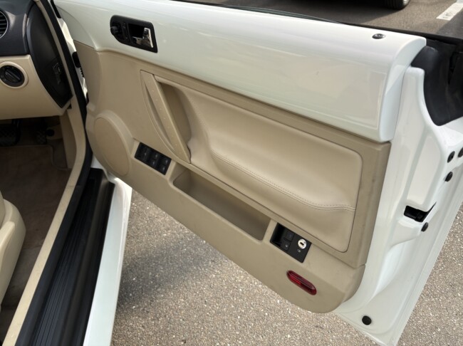 ニュービートルカブリオレ　ピンクパール全塗装