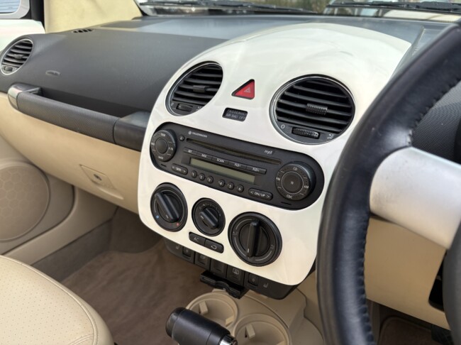 ニュービートルカブリオレ　ピンクパール全塗装