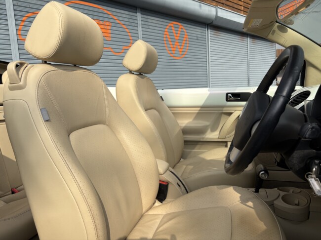 ニュービートルカブリオレ　ピンクパール全塗装