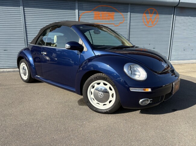 ニュービートルカブリオレロイヤルネイビーメタリック