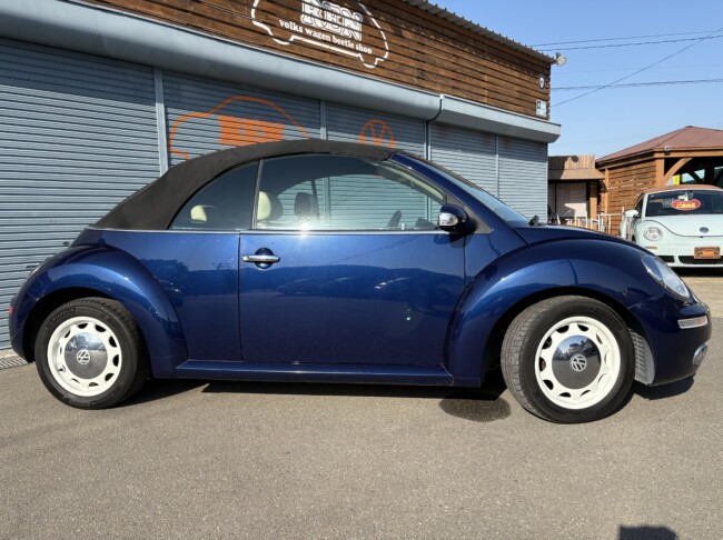 ニュービートルカブリオレロイヤルネイビーメタリック