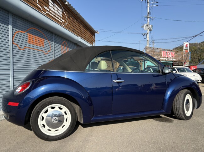 ニュービートルカブリオレロイヤルネイビーメタリック