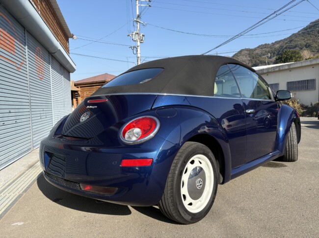 ニュービートルカブリオレロイヤルネイビーメタリック