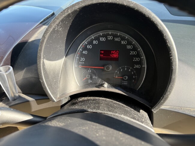 ニュービートルカブリオレロイヤルネイビーメタリック