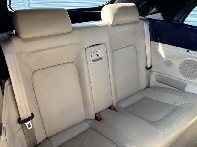 ニュービートルカブリオレロイヤルネイビーメタリック