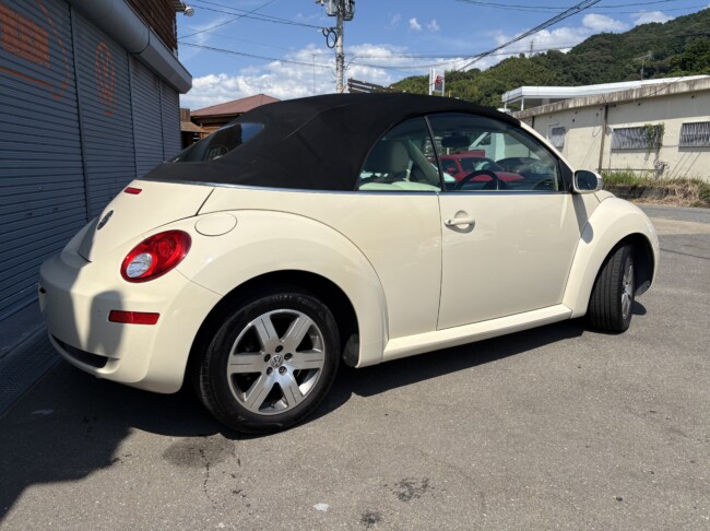 ニュービートルカブリオレ　ハーベストムーンベージュ